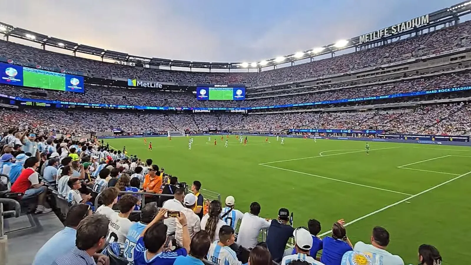 Intérieur du MetLife Stadium utilisé pour le contexte de la finale 2026