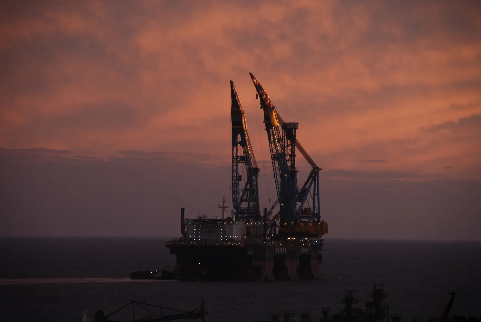 Navire Saipem 7000 près d Almeria lié au contexte Medgaz